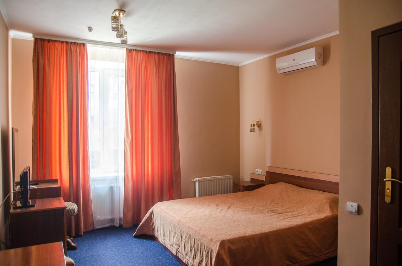 Galant Hotel Boryspil Eksteriør bilde