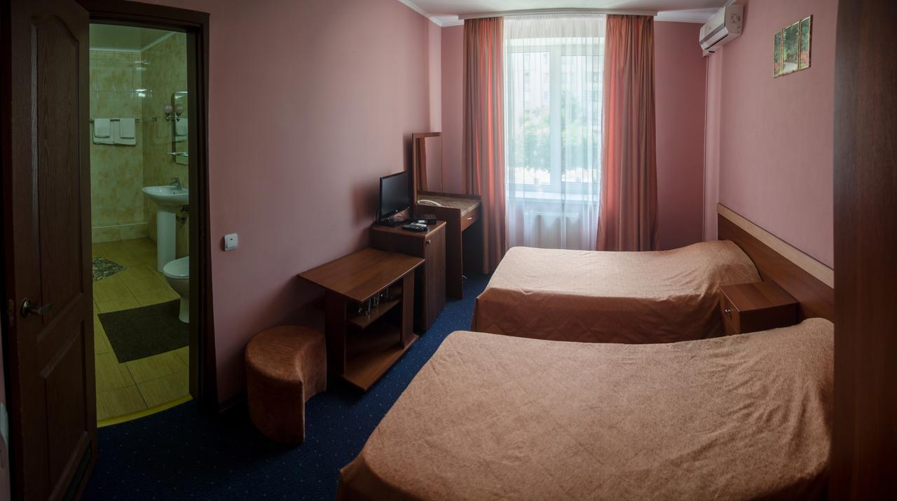 Galant Hotel Boryspil Eksteriør bilde