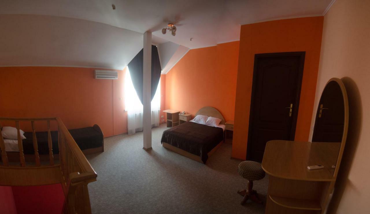 Galant Hotel Boryspil Eksteriør bilde